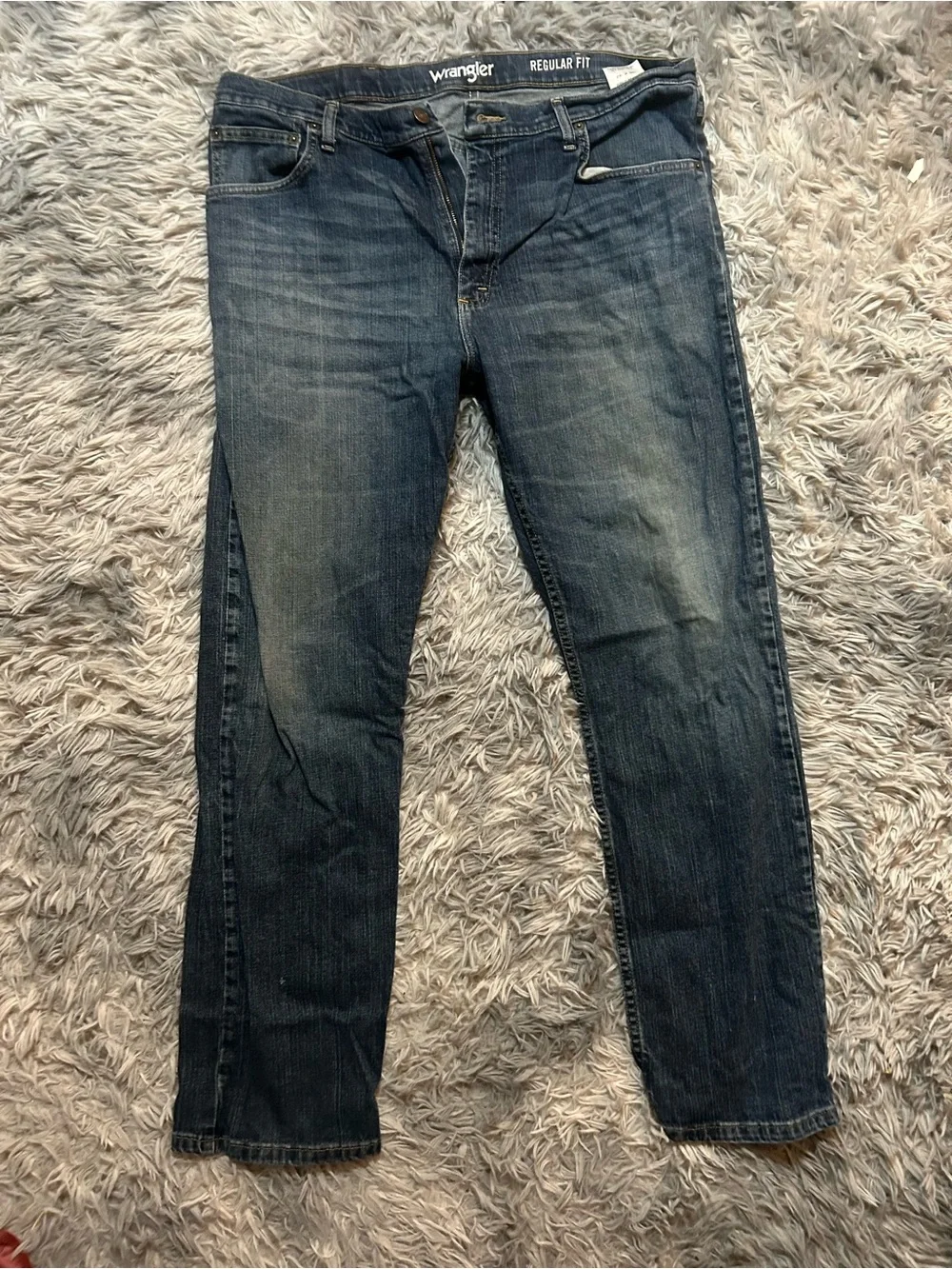Wrangler Men’s Relaxed Fit Jeans in Dark Blue Wash
